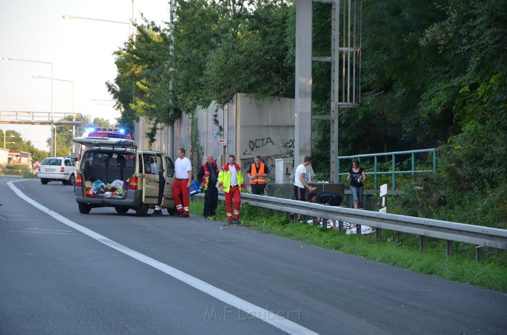 Einsatz BF Koeln Klimaanlage Reisebus defekt A 3 Rich Koeln hoehe Leverkusen P166.JPG